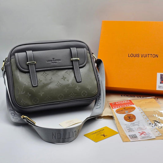 Louis Vuitton Luxe Crossbody Bag™ -  VAKKO